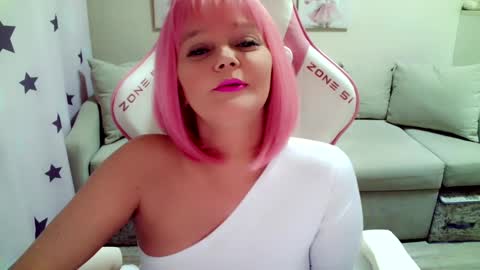 Snapshot of christirose chatting on February 9, 10:09 am Christi online show from February 9, 10:09 am