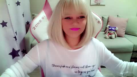 Snapshot of christirose chatting on January 14, 6:08 am Christi online show from January 14, 6:08 am