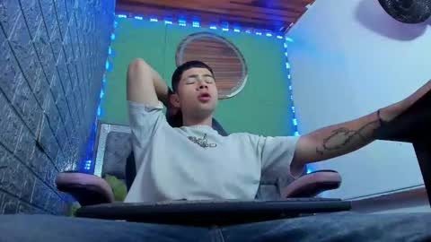 Christoper Giraldo online show from March 13, 3:18 pm