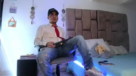 Snapshot of christopher_harris_ chatting on May 13, 9:22 pm christopher online show from May 13, 9:22 pm