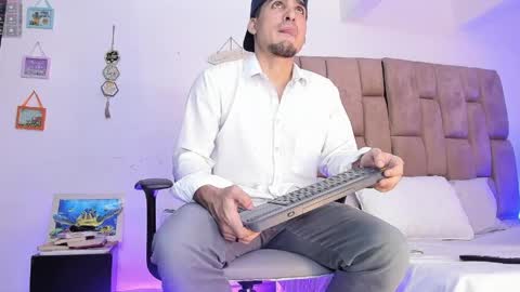 Snapshot of christopher_harris_ chatting on May 30, 8:06 pm christopher online show from May 30, 8:06 pm