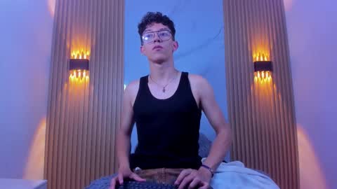 Chrisopher Hunter online show from March 13, 9:43 pm