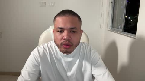 Snapshot of christopherdav chatting on December 6, 3:30 am Chris online show from December 6, 3:30 am