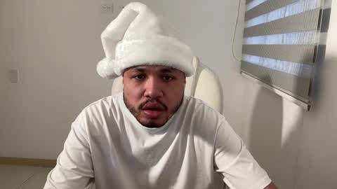 Snapshot of christopherdav chatting on December 22, 10:47 pm Chris online show from December 22, 10:47 pm