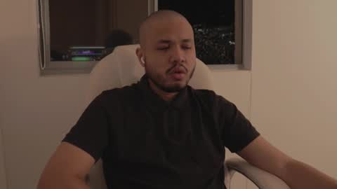 Snapshot of christopherdav chatting on January 25, 12:38 am Chris online show from January 25, 12:38 am