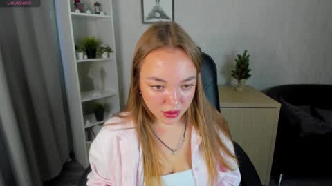 Snapshot of christy_little chatting on December 28, 8:16 am hristy3 online show from December 28, 8:16 am