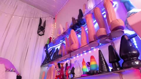 Snapshot of christymilk1 chatting on December 29, 2:06 am christy online show from December 29, 2:06 am