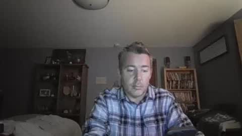 Snapshot of chrisw8121 chatting on November 15, 5:27 am chrisw8121 online show from November 15, 5:27 am