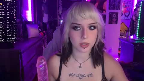 Snapshot of chromeheartzz chatting on June 11, 3:26 am chromeheartzz online show from June 11, 3:26 am