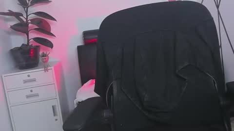 chrristopher77 online show from November 12, 5:52 am