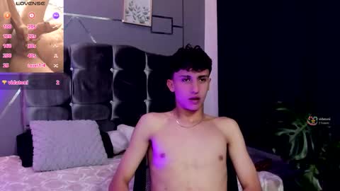 chrristopher77 online show from December 15, 8:29 am