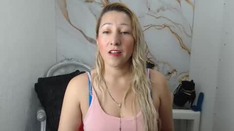 Snapshot of chrysta_12 chatting on September 18, 12:51 pm chrystal hotty online show from September 18, 12:51 pm