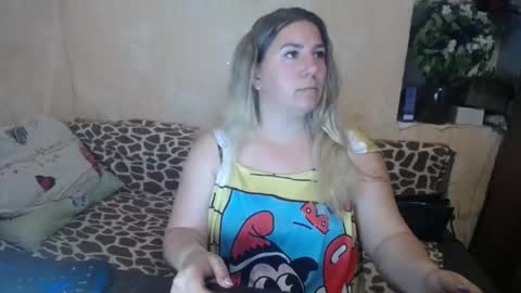 Snapshot of chrystalbella chatting on May 15, 5:53 pm Diana online show from May 15, 5:53 pm
