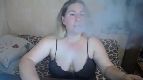 Snapshot of chrystalbella chatting on May 18, 8:20 am Diana online show from May 18, 8:20 am