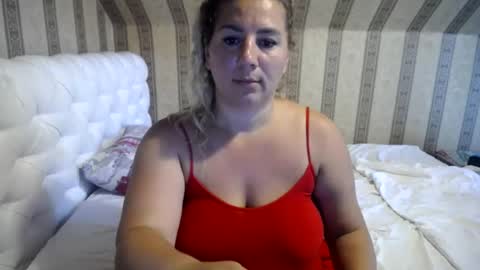 Snapshot of chrystalbella chatting on August 1, 4:56 am Diana online show from August 1, 4:56 am