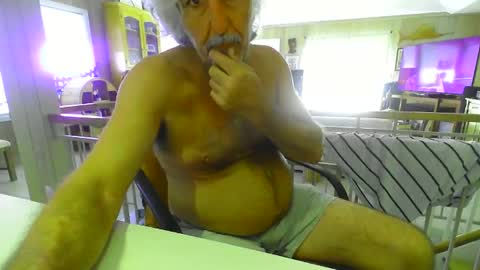 Snapshot of chuck354139 chatting on December 6, 8:51 pm chuck354139 online show from December 6, 8:51 pm
