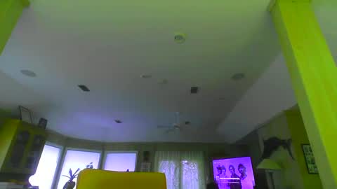 Snapshot of chuck354139 chatting on December 10, 12:49 pm chuck354139 online show from December 10, 12:49 pm