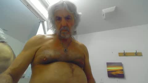 Snapshot of chuck354139 chatting on December 18, 7:58 am chuck354139 online show from December 18, 7:58 am