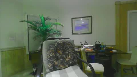 Snapshot of chuck354139 chatting on December 22, 11:22 am chuck354139 online show from December 22, 11:22 am