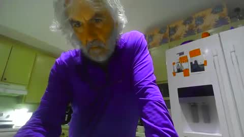 Snapshot of chuck354139 chatting on December 28, 12:04 am chuck354139 online show from December 28, 12:04 am