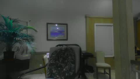 Snapshot of chuck354139 chatting on January 2, 12:34 am chuck354139 online show from January 2, 12:34 am