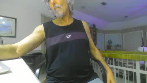 Snapshot of chuck354139 chatting on March 11, 8:09 am chuck354139 online show from March 11, 8:09 am