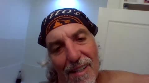 Snapshot of chuck354139 chatting on September 29, 6:46 pm chuck354139 online show from September 29, 6:46 pm