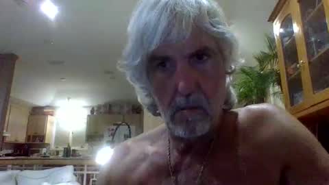 Snapshot of chuck354139 chatting on October 21, 6:03 am chuck354139 online show from October 21, 6:03 am
