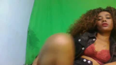 Snapshot of ciciazzhh chatting on May 17, 10:39 pm ciciazzhh online show from May 17, 10:39 pm
