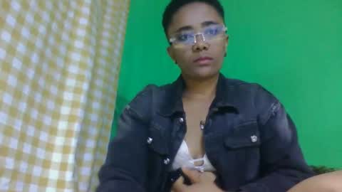Snapshot of ciciazzhh chatting on May 19, 11:16 am ciciazzhh online show from May 19, 11:16 am