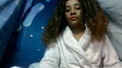 Snapshot of ciciazzhh chatting on May 26, 6:53 am ciciazzhh online show from May 26, 6:53 am
