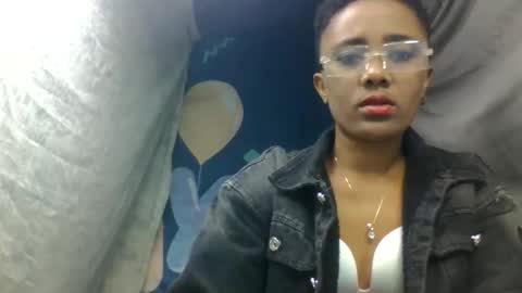 Snapshot of ciciazzhh chatting on May 27, 7:49 am ciciazzhh online show from May 27, 7:49 am