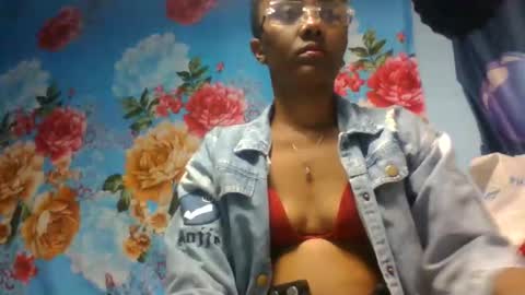 Snapshot of ciciazzhh chatting on June 4, 11:27 am ciciazzhh online show from June 4, 11:27 am