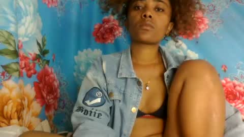 Snapshot of ciciazzhh chatting on June 19, 11:52 pm ciciazzhh online show from June 19, 11:52 pm
