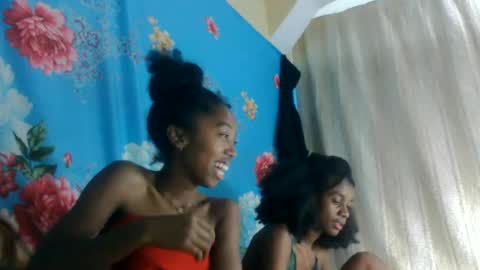 Snapshot of ciciazzhh chatting on June 21, 12:02 am ciciazzhh online show from June 21, 12:02 am