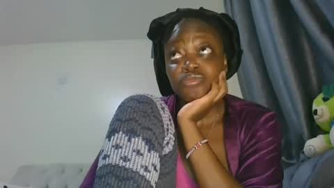 Snapshot of cilia_petite chatting on June 21, 1:13 pm cilia petite online show from June 21, 1:13 pm