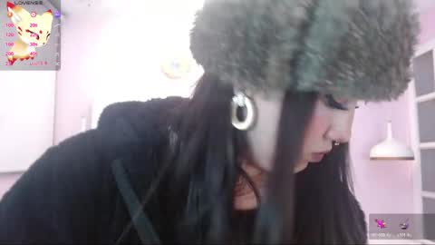 Snapshot of cina_moon chatting on June 5, 12:22 pm Cinamoon online show from June 5, 12:22 pm