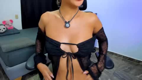 Luna and Sebas  online show from January 8, 10:45 pm