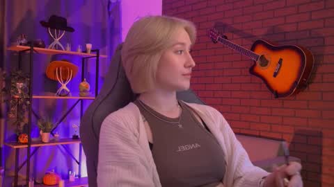 Cin Bellamy online show from March 15, 4:07 am