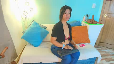 Snapshot of cinderella_jackson chatting on May 22, 11:38 am Cinderela Jackson online show from May 22, 11:38 am