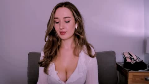 Snapshot of cindyprettywomen chatting on July 2, 4:24 pm cindyprettywomen online show from July 2, 4:24 pm