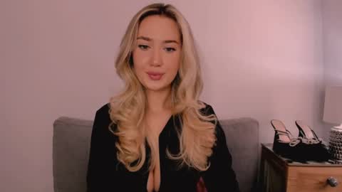 Snapshot of cindyprettywomen chatting on July 25, 6:00 am cindyprettywomen online show from July 25, 6:00 am