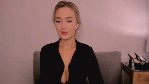 Snapshot of cindyprettywomen chatting on July 27, 4:14 pm cindyprettywomen online show from July 27, 4:14 pm