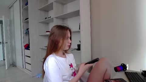 Snapshot of cindywood chatting on July 6, 8:44 am Cindy online show from July 6, 8:44 am