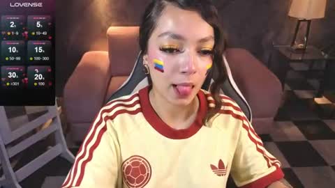Snapshot of cinnamon_b chatting on June 17, 12:50 pm Cinnamon online show from June 17, 12:50 pm