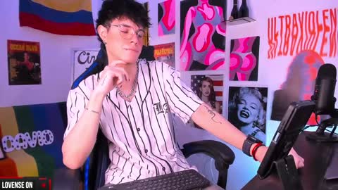 Snapshot of cinnamon_boyxxx chatting on January 20, 2:01 am David     Independent Model online show from January 20, 2:01 am