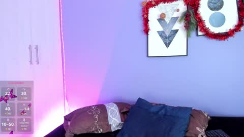 Snapshot of cinnamon_kyla chatting on December 12, 6:53 pm cinnamon_kyla online show from December 12, 6:53 pm