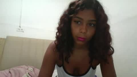 Snapshot of cinnamonn_19 chatting on August 8, 6:37 am cinnamon 19 online show from August 8, 6:37 am