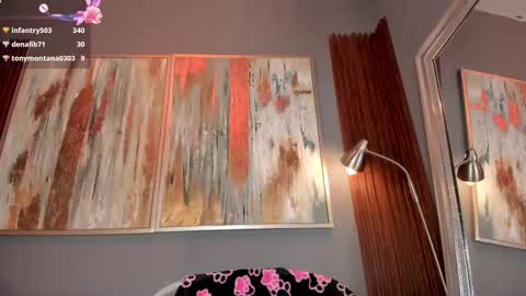 Snapshot of cinnia_ chatting on October 31, 12:33 am Cintia online show from October 31, 12:33 am