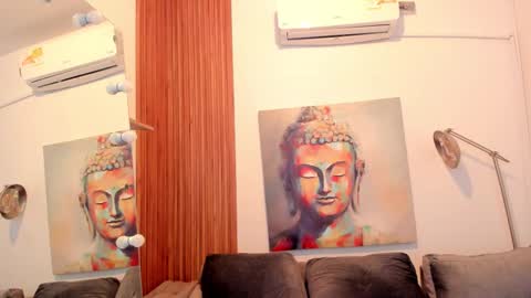 Snapshot of cinnia_ chatting on November 18, 12:09 pm Cintia online show from November 18, 12:09 pm